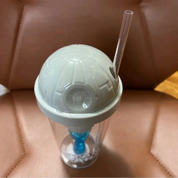 NEW Zak Star Wars 22oz Plastic Straw Tumbler with Lid and 3D Millennium Falcon - Picture 4 of 5